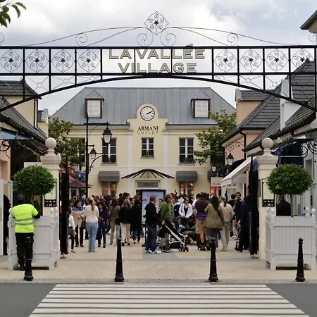 Disneyland Climatisee Sur Marne Au Coeur Des Jeux Olympiques Bed & Breakfast